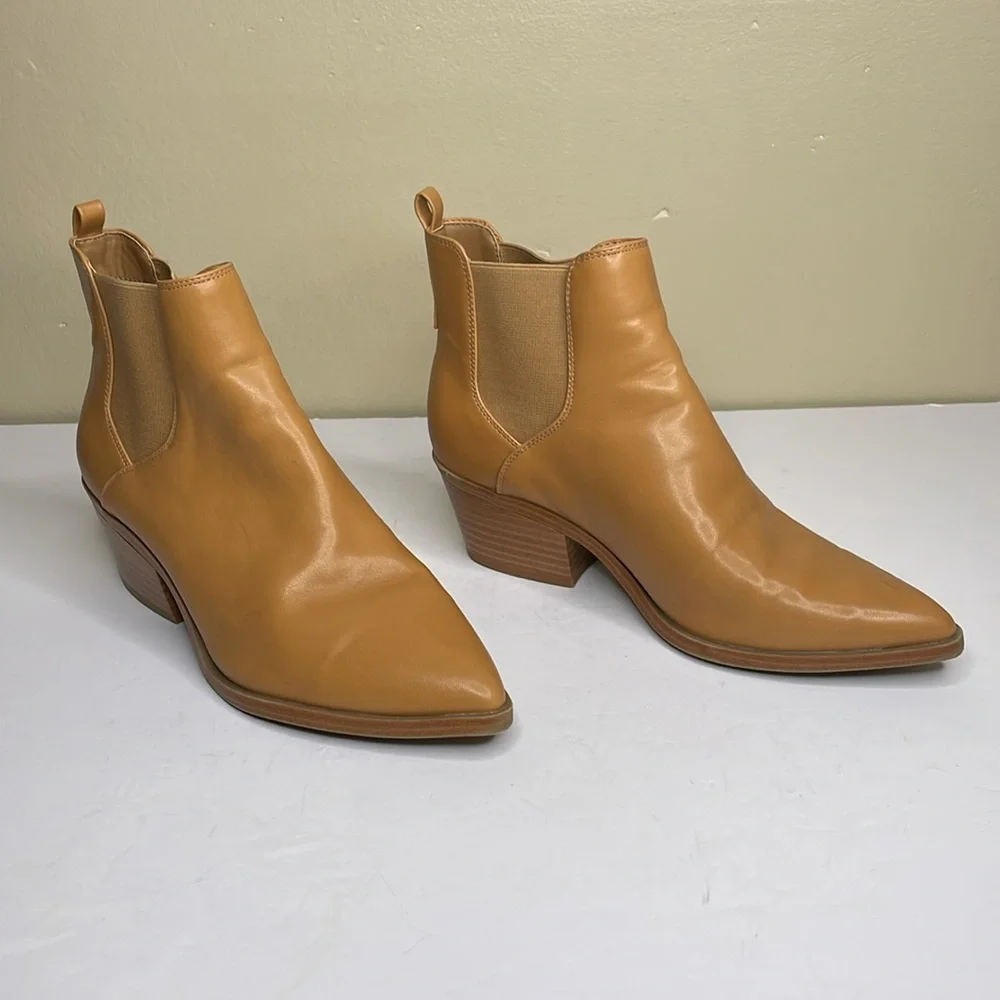 UNIVERSAL THREADS Ankle Boot Camel Vegan Leather Block Heel Western Vibe 9